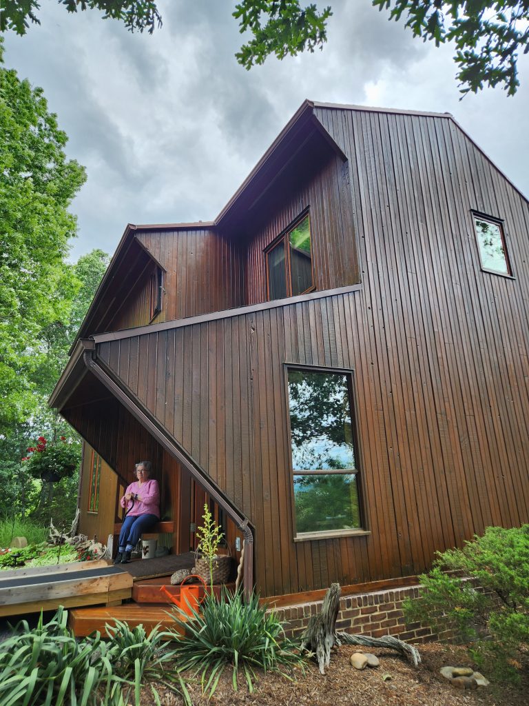 Modern mountain top cabin in Shenandoah, VA